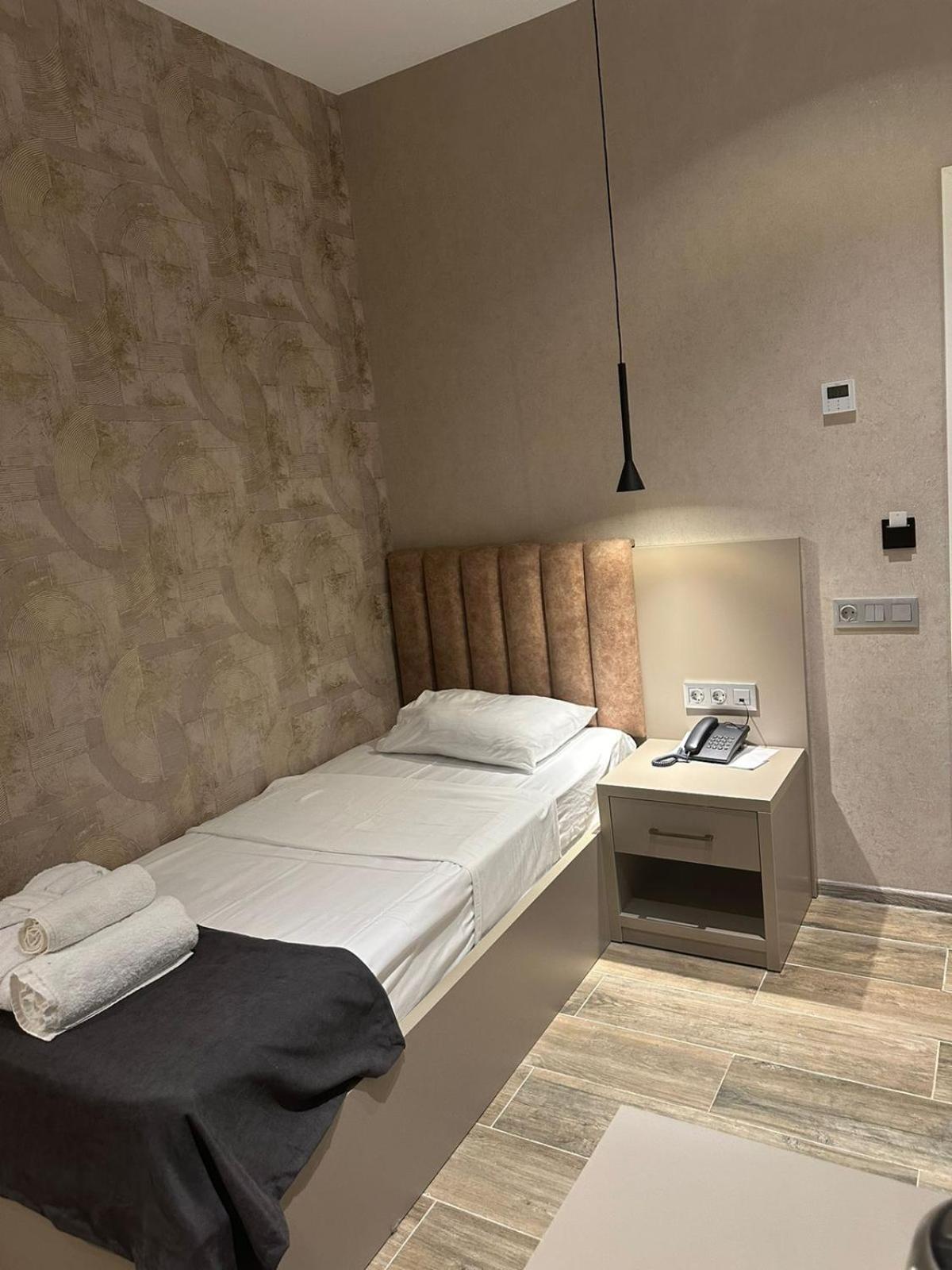 Emerald Hotel Батуми Екстериор снимка