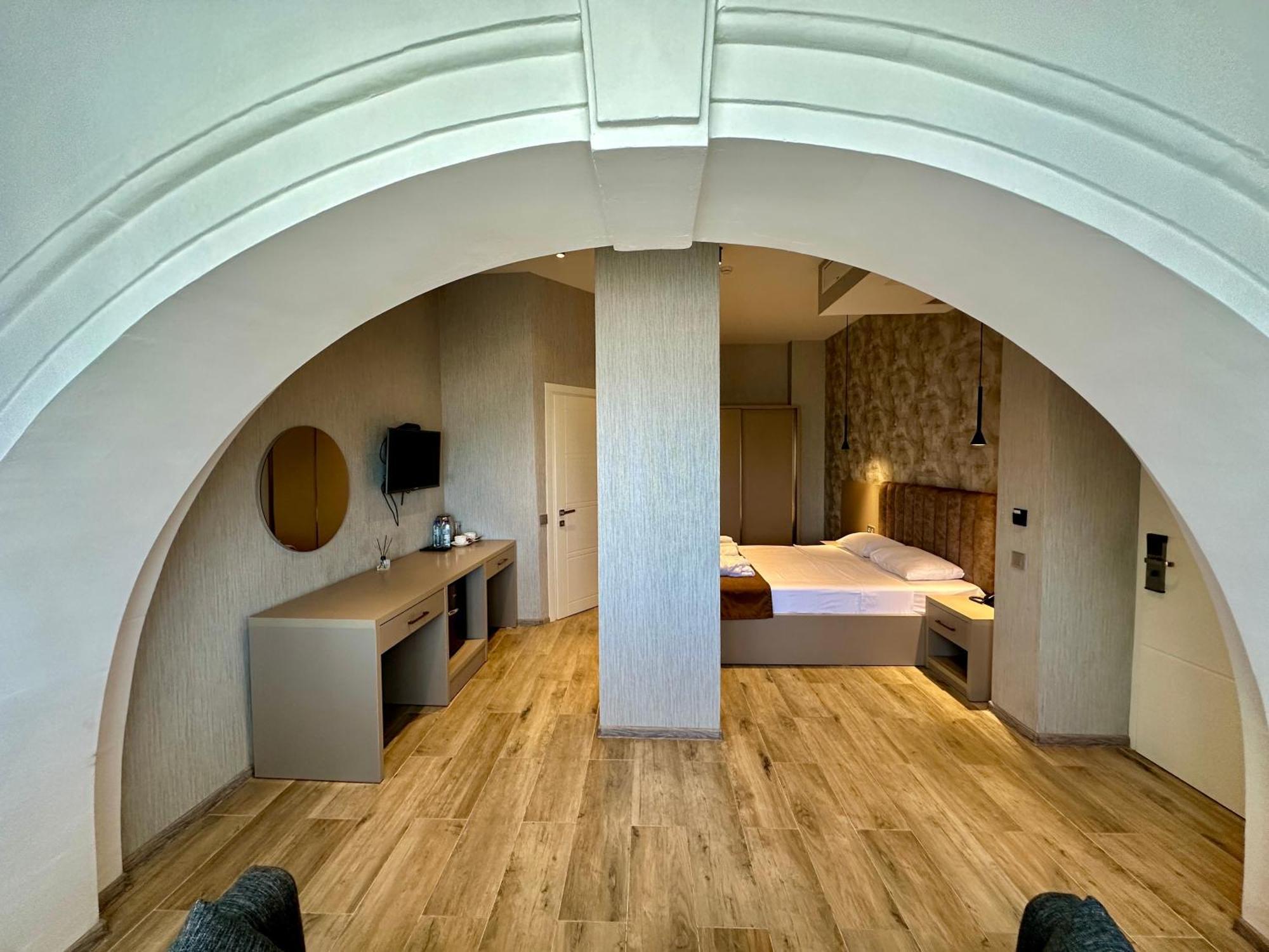 Emerald Hotel Батуми Екстериор снимка