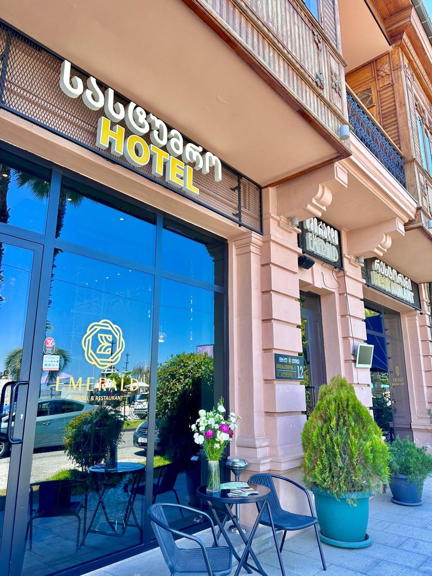 Emerald Hotel Батуми Екстериор снимка