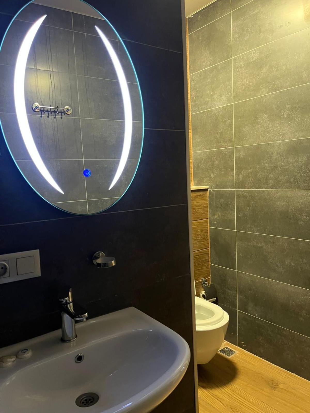Emerald Hotel Батуми Екстериор снимка