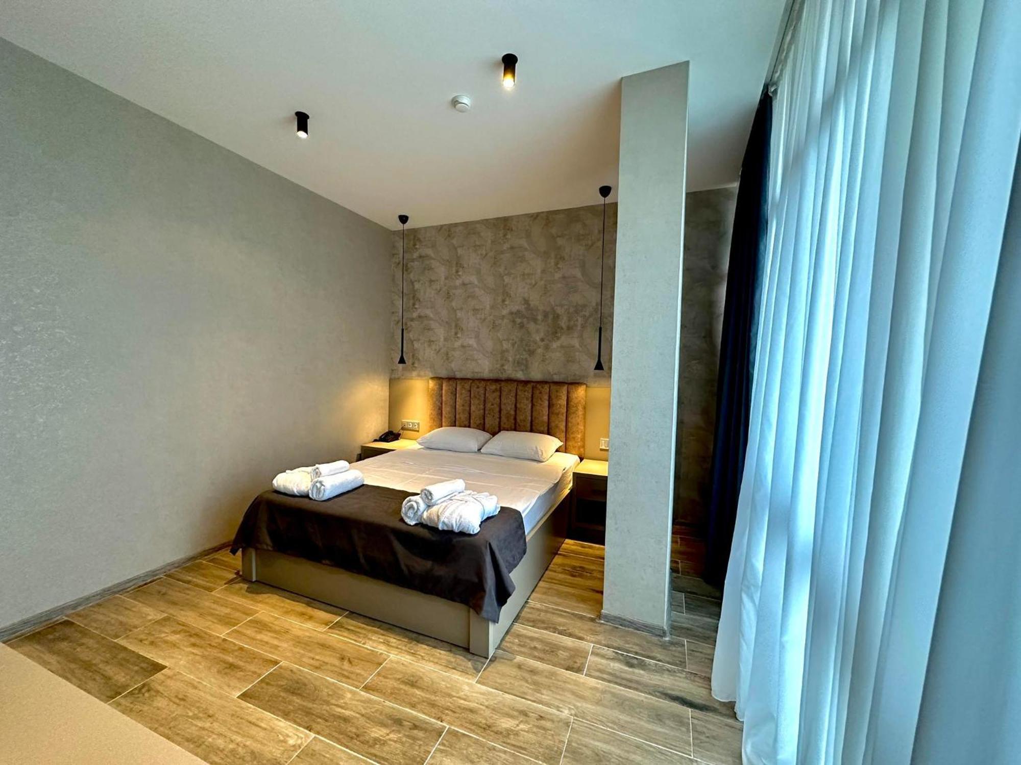 Emerald Hotel Батуми Екстериор снимка