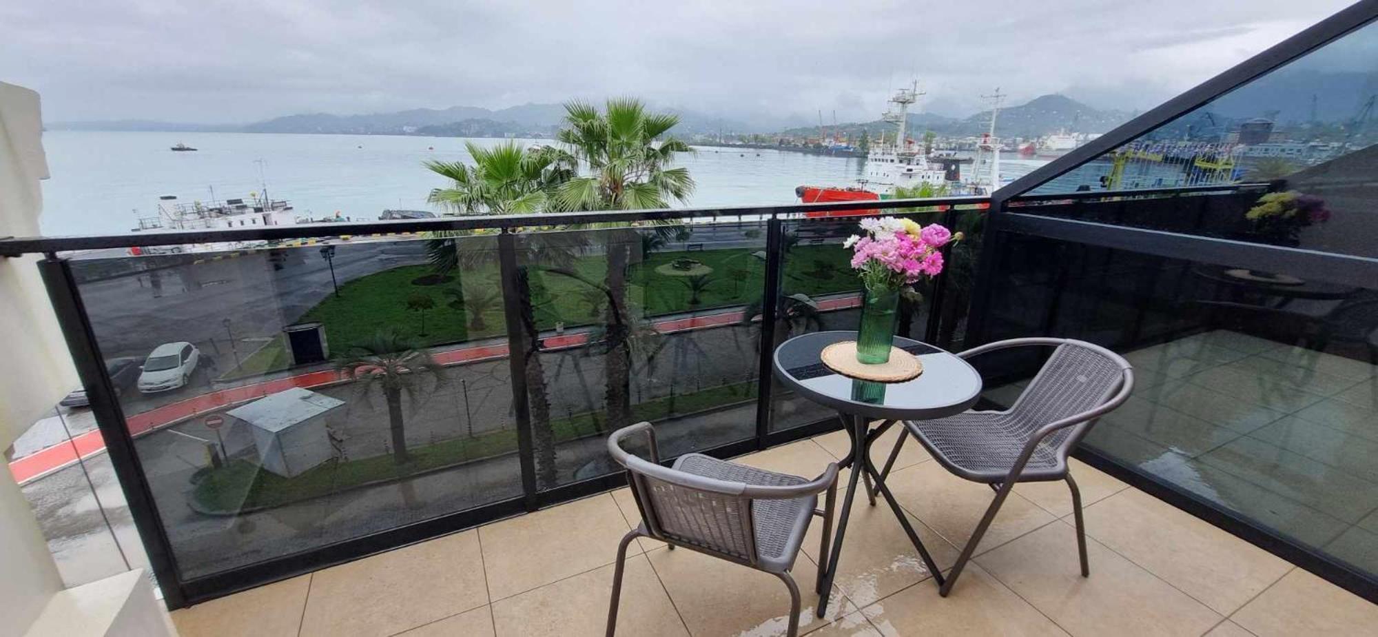 Emerald Hotel Батуми Екстериор снимка