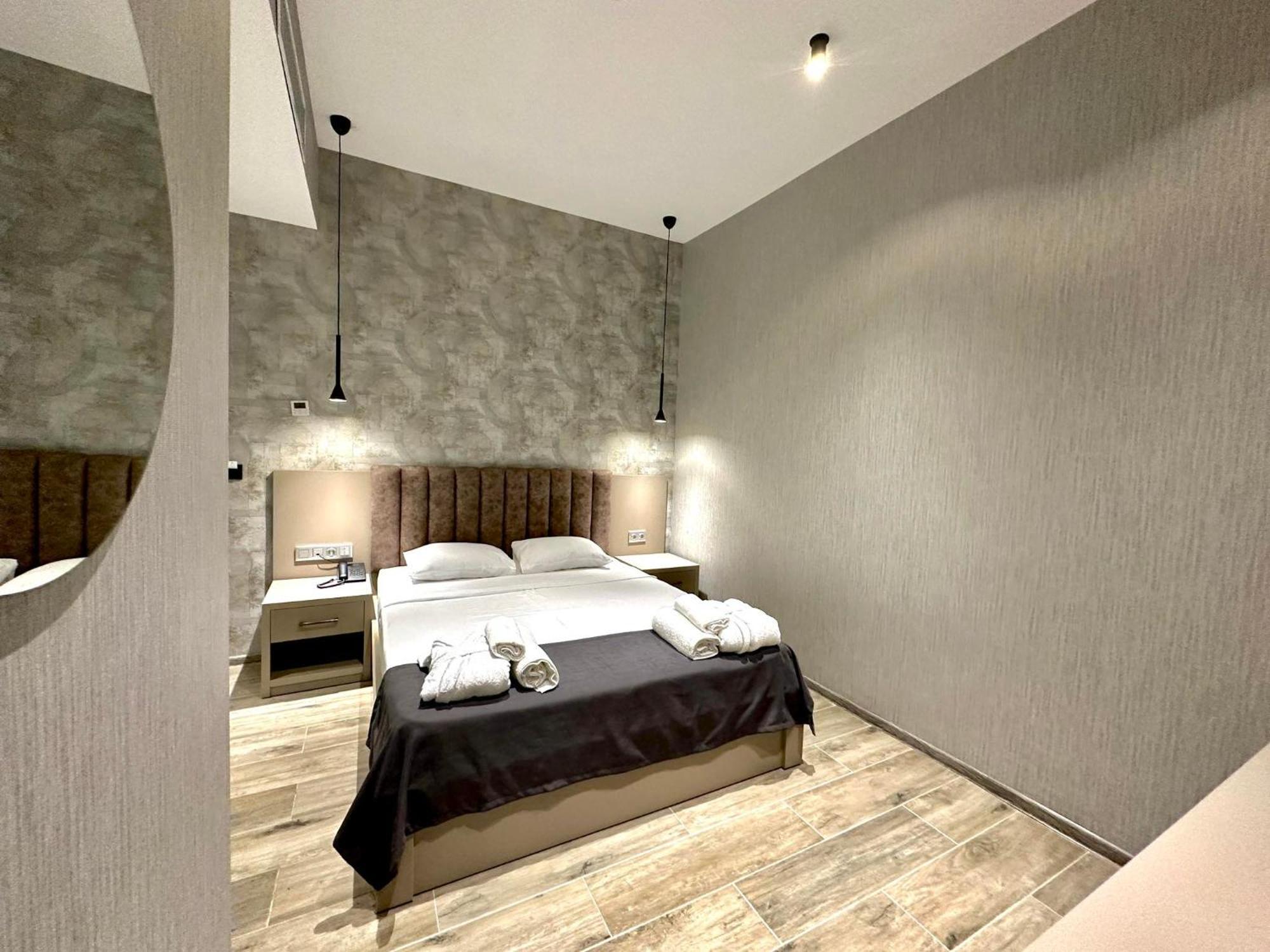 Emerald Hotel Батуми Екстериор снимка